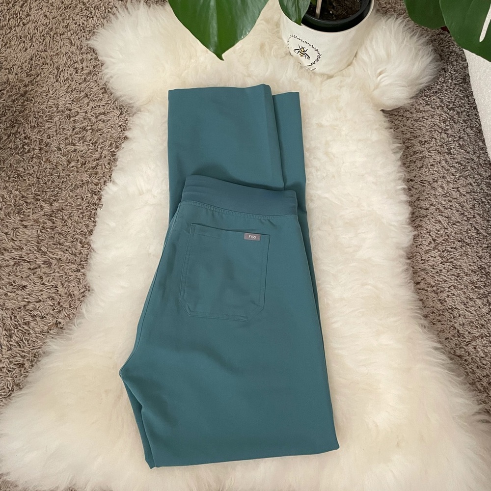 NWOT FIGS Hydrogreen Livingston Medium Tall